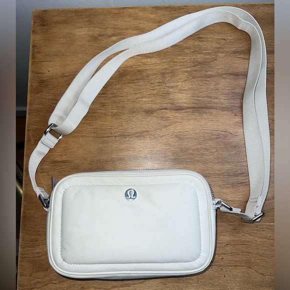 lululemon athletica Bags Lululemon Crossbody Camera Bag 2l White